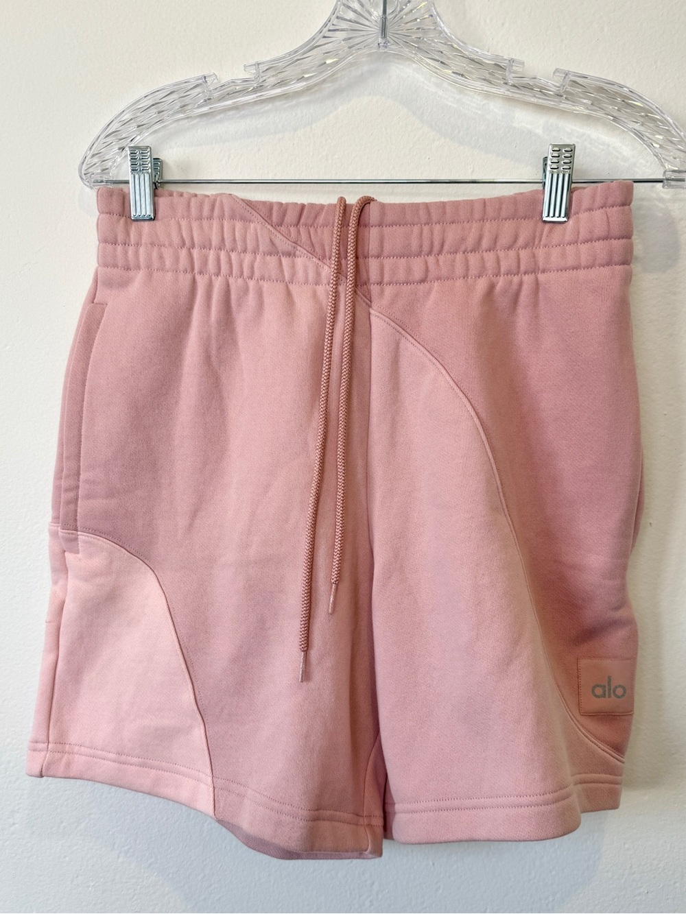 NWT Alo Yoga Size XS Make Waves Sunset Pink Tonal 7" Sweat Shorts